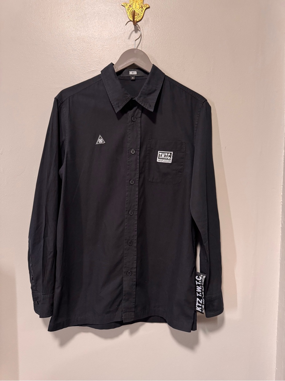Black Long-Sleeve Casual Button-Down Shirt